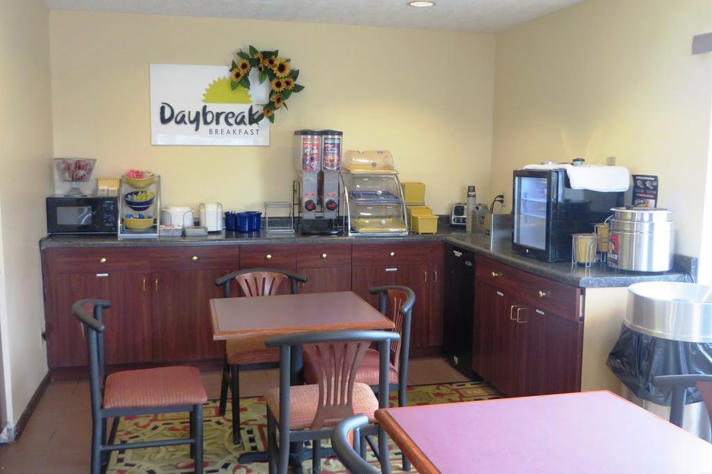 Days Inn By Wyndham Plainfield Exterior photo