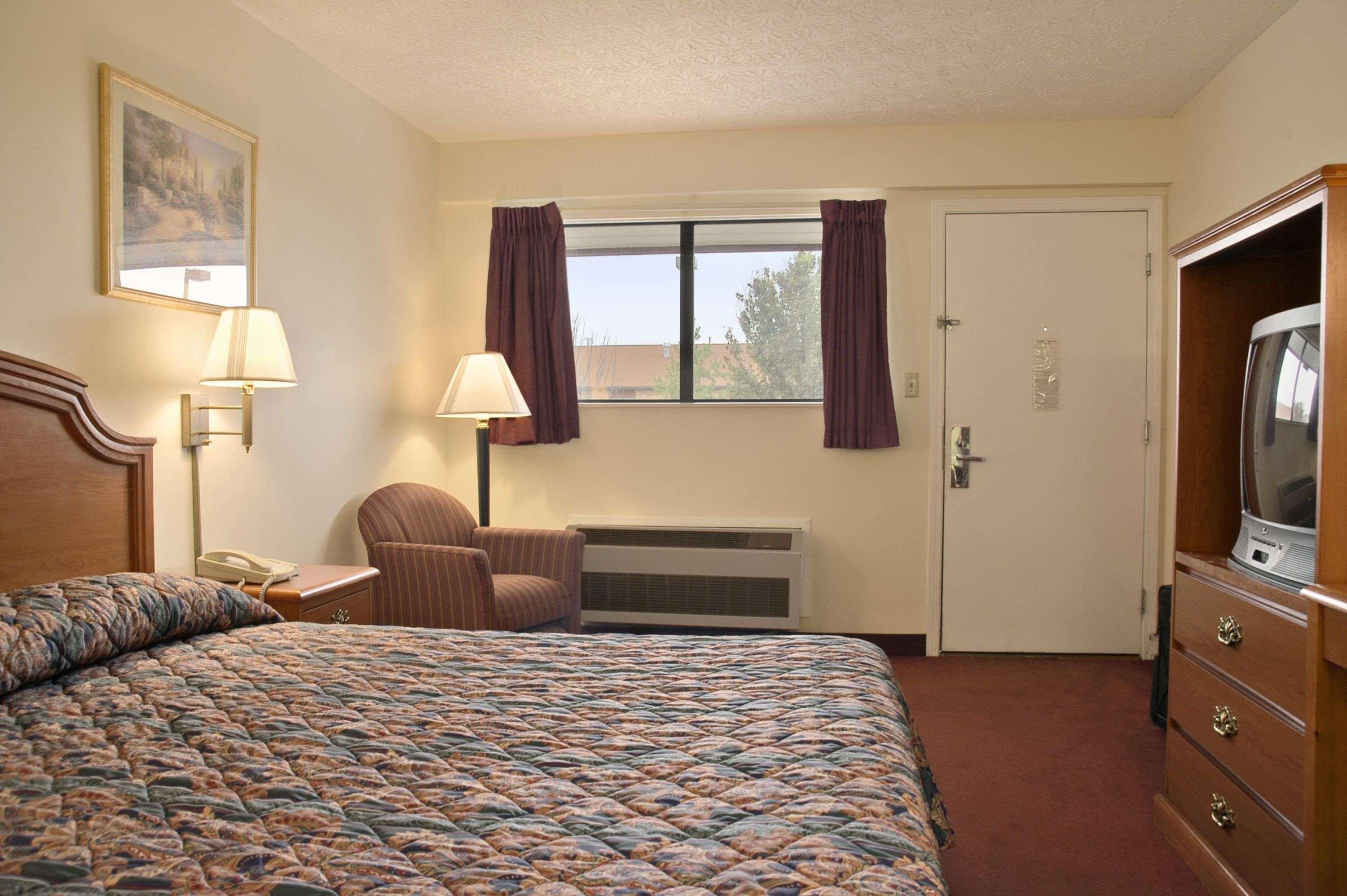 Days Inn By Wyndham Plainfield Exterior photo