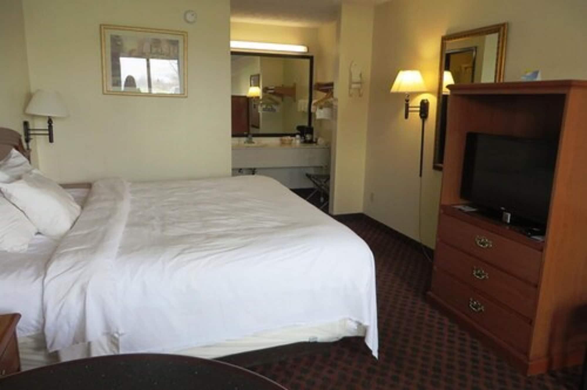 Days Inn By Wyndham Plainfield Exterior photo